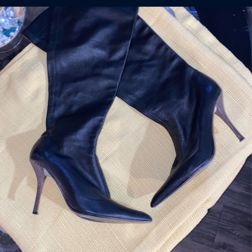 Beautiful heel leather boots